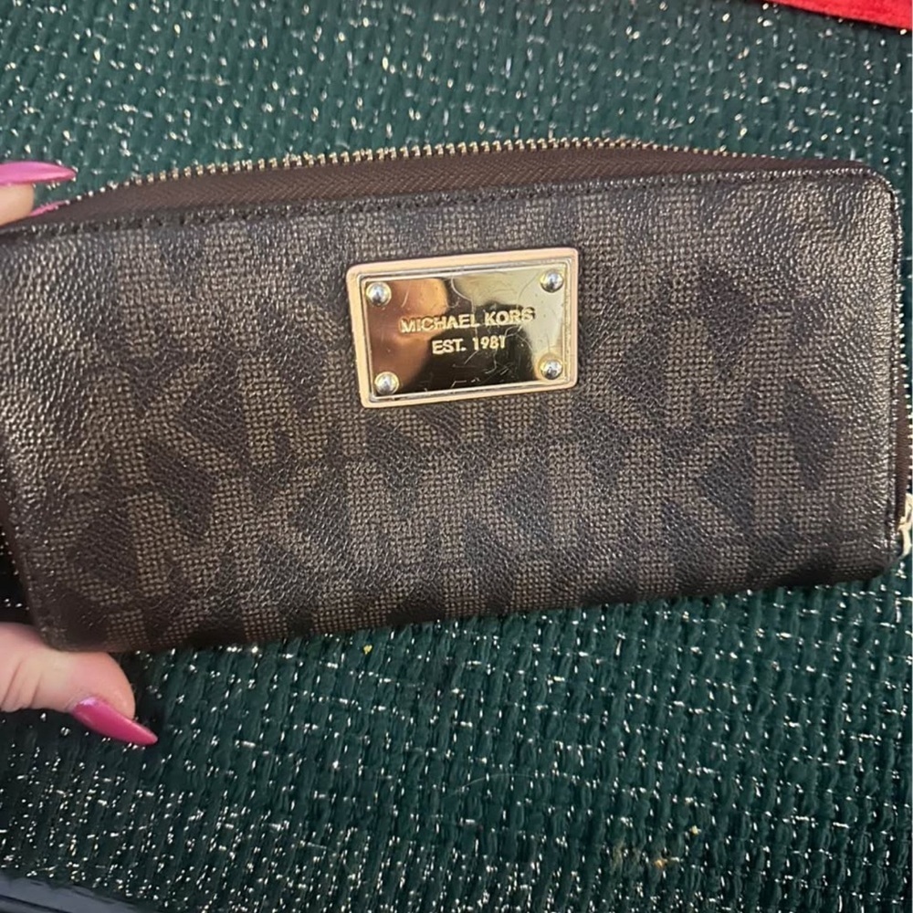 Michael Kors MK Logo Zip Wallet